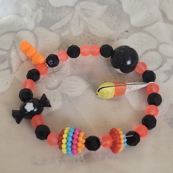Halloween Stretch Bracelet Candy Gummy Bear - Picture 3 of 3
